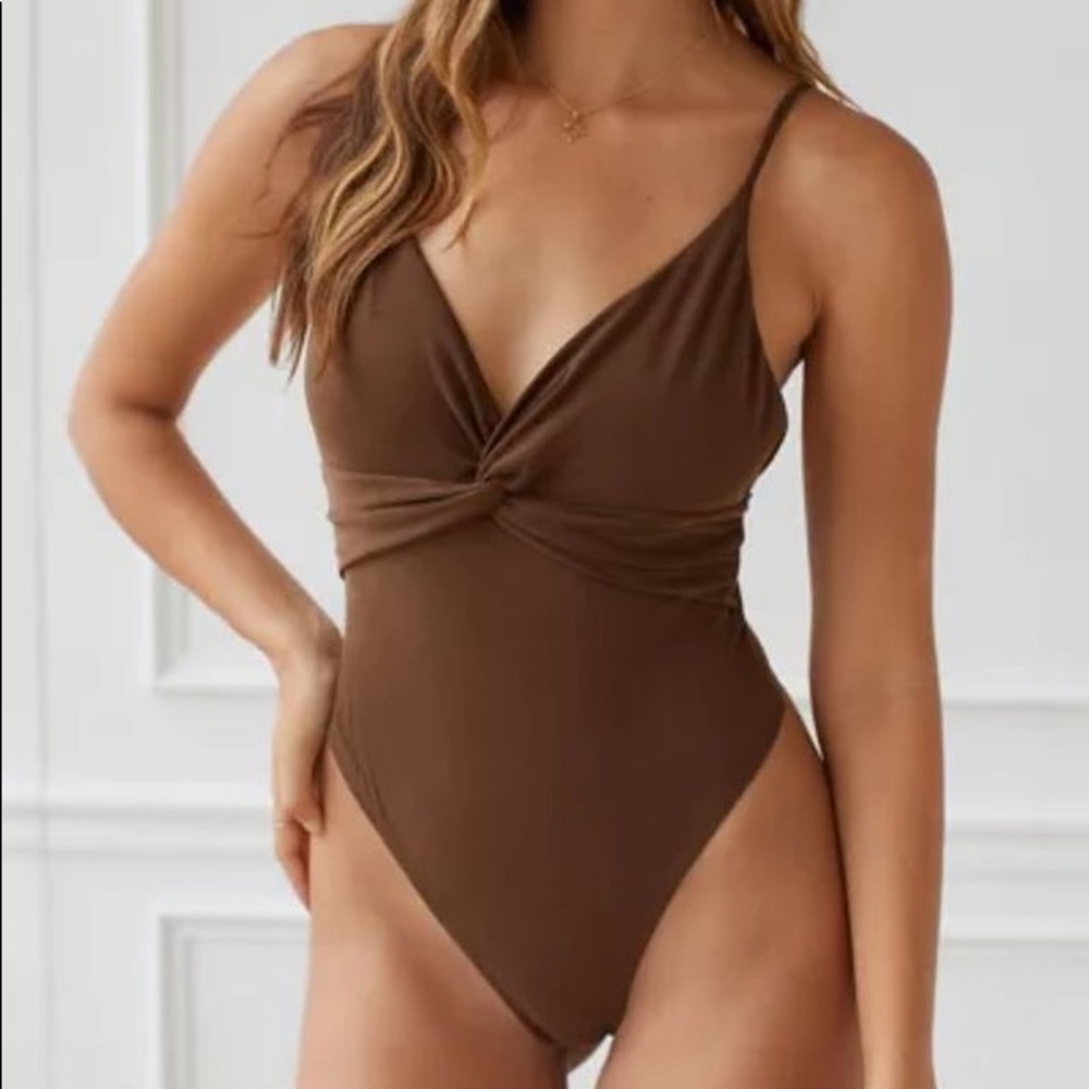 UO Twist Front Sweetheart Neckline